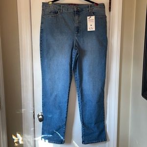 Gloria Vanderbilt Amanda, Original Slimming Jean, Light Wash Denim